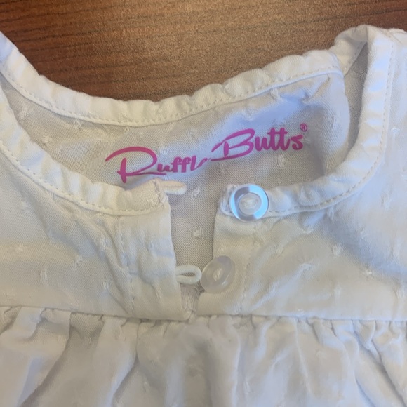 Ruffles Butts white top - Picture 2 of 8